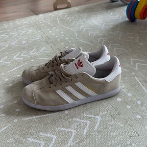 Adidas Gazelle Beige Women’s US size 7